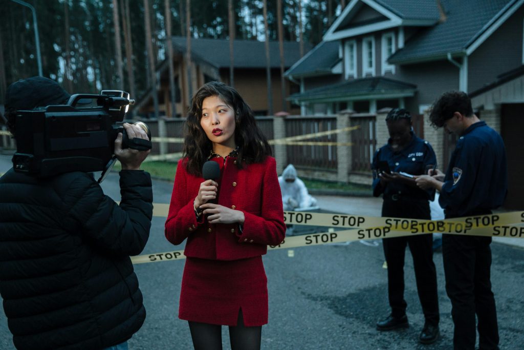 news media reporting at a crime scene showing how they can skew public perceptions about crime