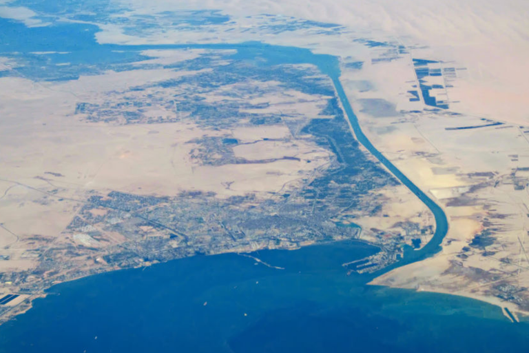image of the suez canal showing how disruption caused risk to global supply chains and multinational corporations